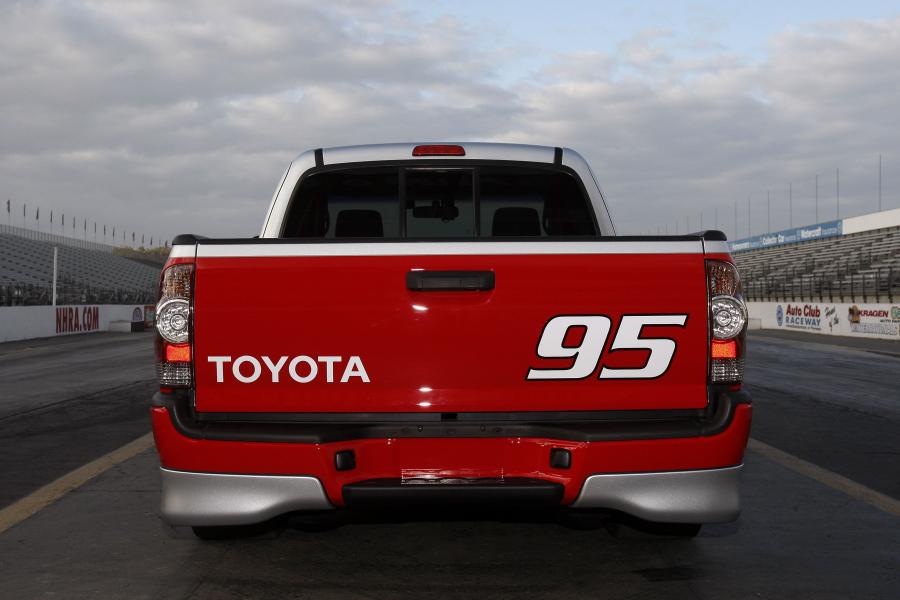  Toyota Tacoma X-Runner RTR Concept 2010 года  (фото 17 из 21)